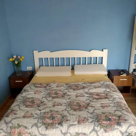 Gjiri Lalzit Vacation Dom wakacyjny